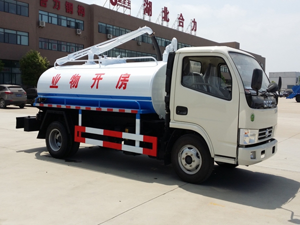 東風多利卡4-5噸吸糞車